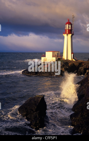 Sheringham Point phare, le détroit de Juan de Fuca, Sooke, le sud-ouest de l'île de Vancouver, Colombie-Britannique, Canada. Banque D'Images