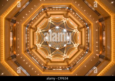 Atrium de l'hôtel Emirates Palace, Abu Dhabi, Émirats Arabes Unis Banque D'Images