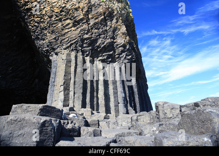 Les colonnes de basalte à l'entrée de la Grotte de Fingal sur Staffa, une île de l'Hébrides intérieures de l'Écosse Banque D'Images