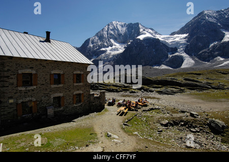 Chalet de montagne, Alpes Ortler Kings, Koenigspitze, Alto Adige, le Tyrol du Sud, Italie Banque D'Images