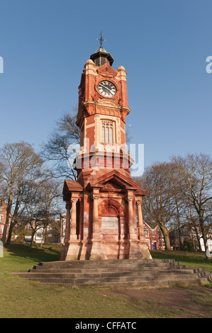 Tour de l'horloge de Preston Park en terre cuite et en pierre face fondation granit Banque D'Images