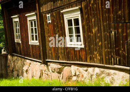Maison traditionnelle en bois au Musée de l'artisanat Luostarinmäki Turku Finlande Banque D'Images