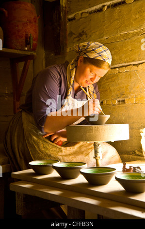 Potter au Musée de l'artisanat Luostarinmäki Turku Finlande Banque D'Images