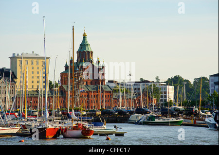 La Cathédrale Uspenski cathédrale orthodoxe ou monter au-dessus de port Halkolaituri Helsinki Finlande Banque D'Images