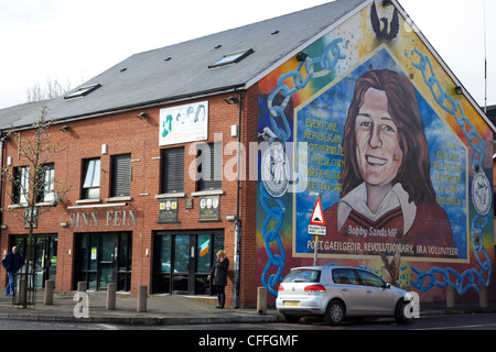 Falls road siège de Sinn Fein avec Bobby Sands Irlande du Nord Belfast mural UK Banque D'Images