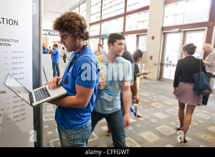 March 12th, 2012 Austin, Texas : convention SXSW Interactive attire des milliers de visiteurs férus de l'utilisation d'ordinateurs portatifs Banque D'Images