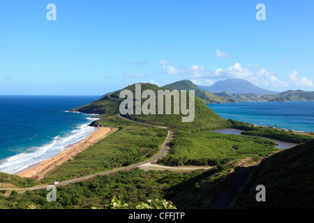 Saint Kitts Nevis , dans la distance .Christopher Port est en cours d'élaboration sur le côté sud de cette péninsule. Voir toutes mes 250 images de Nevis Banque D'Images