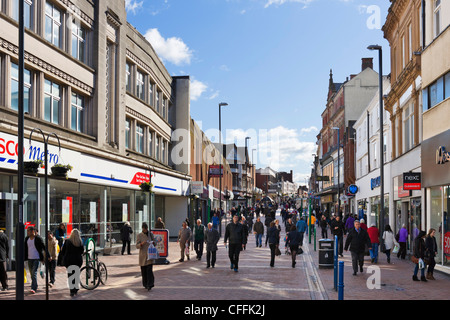 Boutiques sur St Peters Street dans le centre-ville, Derby, Derbyshire, East Midlands, Angleterre, RU Banque D'Images