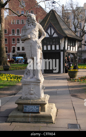 Statue du Roi Charles II Soho Square Londres Banque D'Images