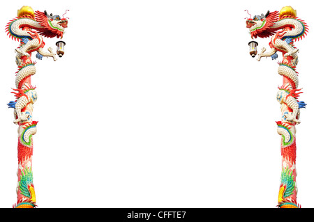 Pilier 1 statues de dragon sur fond blanc Banque D'Images