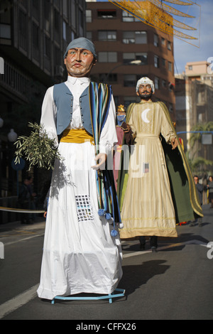 Géants (Gigantes), au cours de la Street Parade de Noël, Alicante, Espagne Banque D'Images