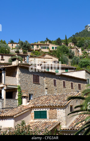 Ville pittoresque et historique village de Deia dans les montagnes de Tramuntana, à Majorque, Espagne Banque D'Images