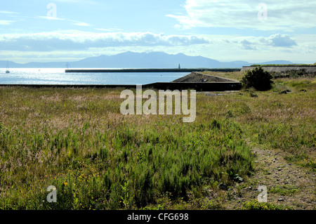 Ardrossan ayrshire du nord l'île d'arran en arrière-plan Banque D'Images