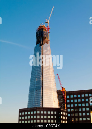 Shard London Bridge Tower en construction en septembre 2011 lorsque terminée, elle sera plus haut bâtiment de l'Union européenne à 310 m. Banque D'Images