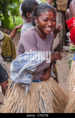 Les villageois Betsimisaraka le long du canal des Pangalanes, à l'est de Madagasar Banque D'Images