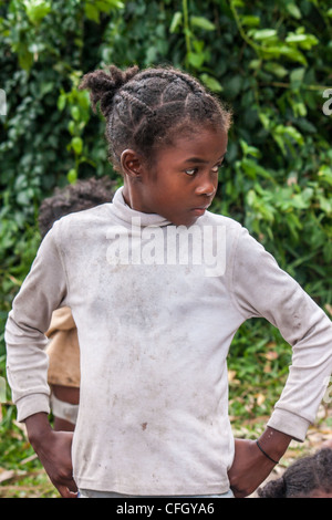 Fille Betsimisaraka le long du canal des Pangalanes, à l'est de Madagasar Banque D'Images