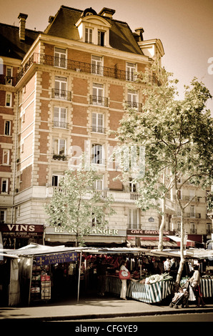 Marché plein air, Boulevard Saint-Germain, Rive Gauche, Paris, France Banque D'Images