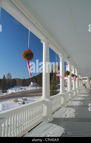 Porche de l'Omni Mount Washington Resort en hiver. Banque D'Images