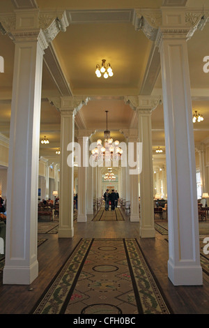 Colonnes dans le hall de l'hôtel Omni Mount Washington Resort Banque D'Images