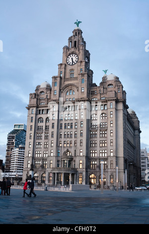 Extérieur de la Royal Liver Building, Pier Head, Liverpool, Merseyside, Royaume-Uni Banque D'Images