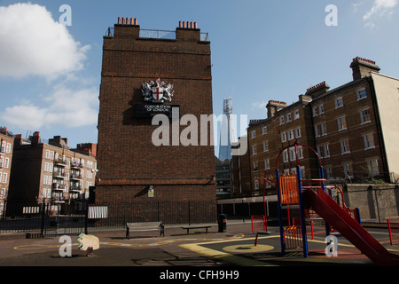 Vue de la tour d'échardes AVEC MAISONS CONSEIL EN FACE .PLUS HAUT BÂTIMENT DE UK À ÉTABLIR POUR LES JEUX OLYMPIQUES DE 2012 À LONDRES Banque D'Images