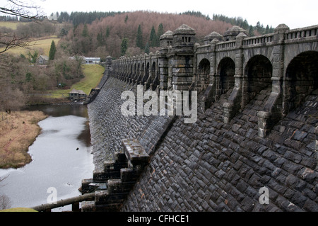 Le magnifique barrage victorien construit à Liverpool d'alimentation avec de l'eau au lac Vyrnwy dans le Nord du Pays de Galles Banque D'Images