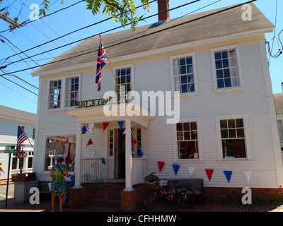 La réussite de l'entreprise magasin de vêtements Abercrombie à Edgartown, Marthas Vineyard, Cape Cod, USA Banque D'Images