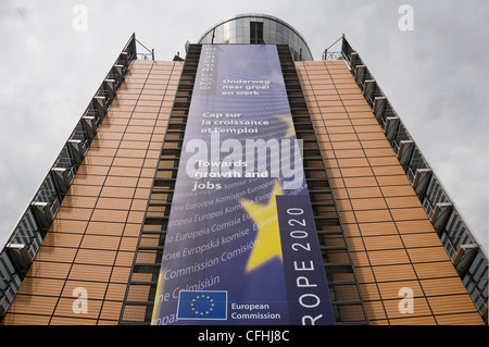 Grand angle horizontal vue de l'extérieur de l'immeuble Berlaymont, siège pour la Commission européenne, dans le centre de Bruxelles, Belgique Banque D'Images