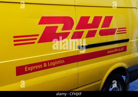 Livraison DHL Van, Cambridge, England, UK Banque D'Images