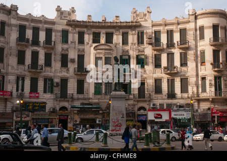 Intersection achalandée à Midan Talaat Harb dans le centre du Caire Banque D'Images