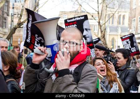 Londres, Royaume-Uni. 14/03/12.Les étudiants à travers les rues de Londres de protestation contre la montée du coût de l'enseignement supérieur. Banque D'Images