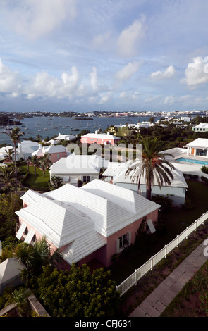 Par antenne, soir, vue depuis le bloc appartements Belmont Hills, regardant vers la ville de Hamilton, Bermudes Banque D'Images