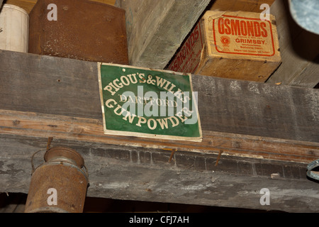 Conserves et produits d'une époque révolue, style ancien grand magasin d'alimentation et store à partir de début des années 30. Banque D'Images