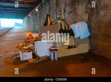 Paris, France, camp de camp de sans-abri en dessous, pont périphérique, crise sociale Banque D'Images