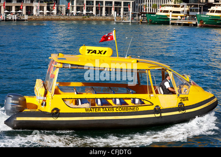 L'eau de Sydney, Australie Taxi Banque D'Images