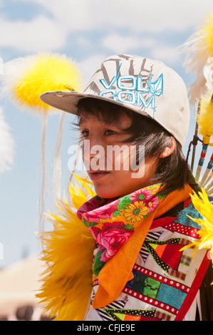 Jeune garçon en pied-noir d'apparat traditionnelle, Siksika Nation Pow-wow, Gleichen, Alberta, Canada Banque D'Images