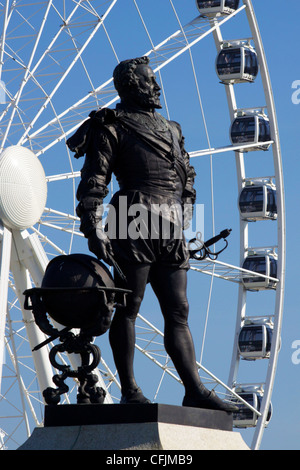 Statue de Sir Francis Drake, Plymouth Hoe, Plymouth, Devon, Angleterre, Royaume-Uni, Europe Banque D'Images