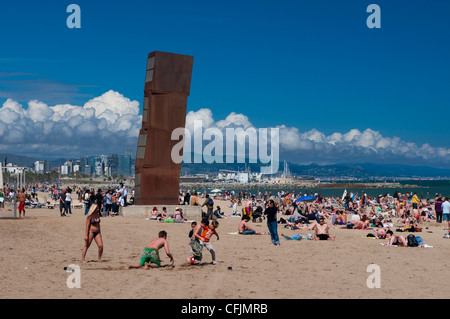 El Lucero Herido par Rebecca Horn sur la plage de Barceloneta, Barcelone, Catalogne, Espagne, Europe Banque D'Images