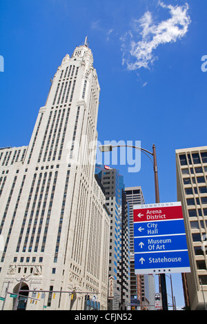 Leveque Tower et la signalisation routière, Columbus, Ohio, États-Unis d'Amérique, Amérique du Nord Banque D'Images