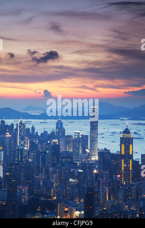 L'île de Hong Kong skyline at sunset, Hong Kong, Chine, Asie Banque D'Images