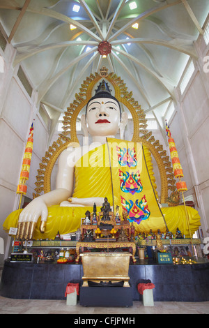 Statue de Bouddha en Bouddha Gaya Sakaya muni de Temple (Temple de 1000 feux), Little India, Singapour, Asie du Sud, Asie Banque D'Images