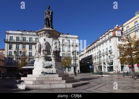 Largo de Camoes square, avec l'Luiz de Camoes, mémorial du Bairro Alto, Lisbonne, Portugal, Europe Banque D'Images