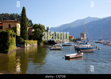 Boat Harbour et le lac de Côme, Bellagio, la Lombardie, les lacs italiens, Italie, Europe Banque D'Images