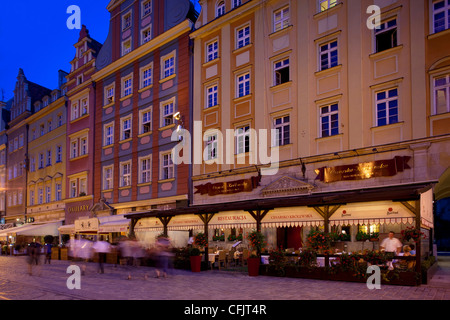 Restaurants, de la place du marché (Rynek), Vieille Ville, Wroclaw, Silésie, Pologne, Europe Banque D'Images