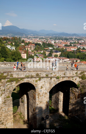 Vue de la Basse-ville à partir de la ville haute de Bergame, mur, Lombardie, Italie, Europe Banque D'Images