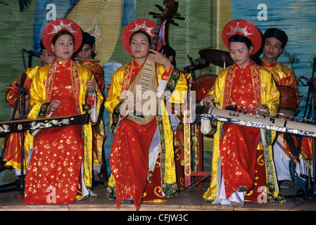 Les musiciens traditionnels vietnamiens, le Vietnam, l'Indochine, l'Asie du Sud-Est, Asie Banque D'Images
