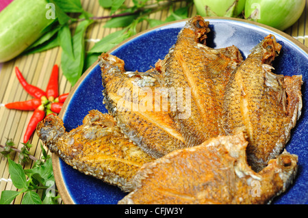 Le poisson frit avec thai épicé et sex Banque D'Images