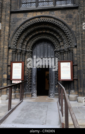 Entrée principale de la cathédrale de Lincoln england uk Banque D'Images