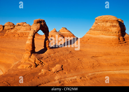 Coucher de soleil sur Delicate Arch, Arches National Park, Moab, Utah, USA Banque D'Images