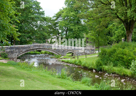 Linton Village Pub,vert,Yorkshire Dales National Park,randonnée,populaire,Wharfedale North Yorkshire.UK Banque D'Images